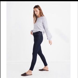 Madewell 10” high rise skinny size 26
Stretchy material
